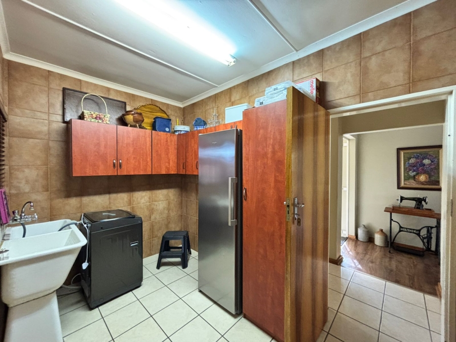 6 Bedroom Property for Sale in Flamwood North West